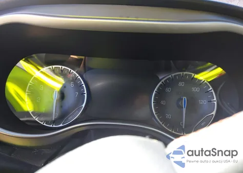 2020 Chrysler Pacifica Touring L Plus z USA, uszkodzony, nr VIN 2C4RC1EG5LR210677